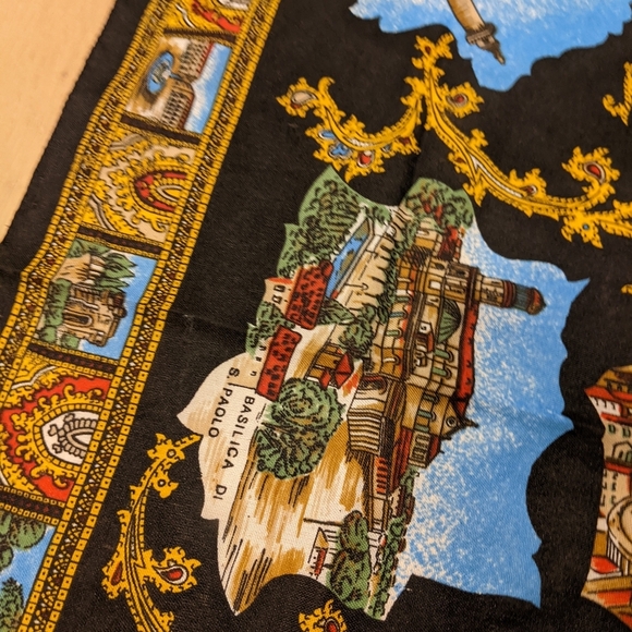 Rome themed scarf - Picture 6 of 8
